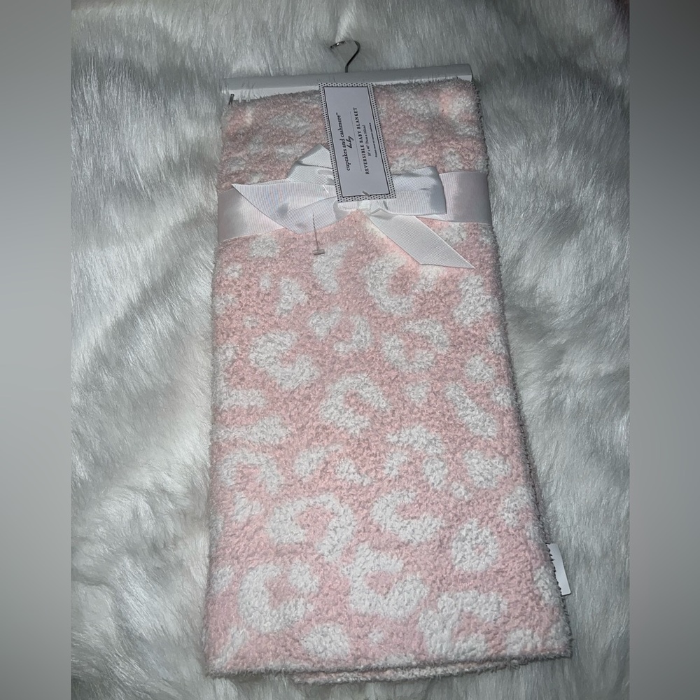 Cupcakes and Cashmere Pink Cheetah/Leopard Reversible Blanket 30x40 NWT - Picture 2 of 8